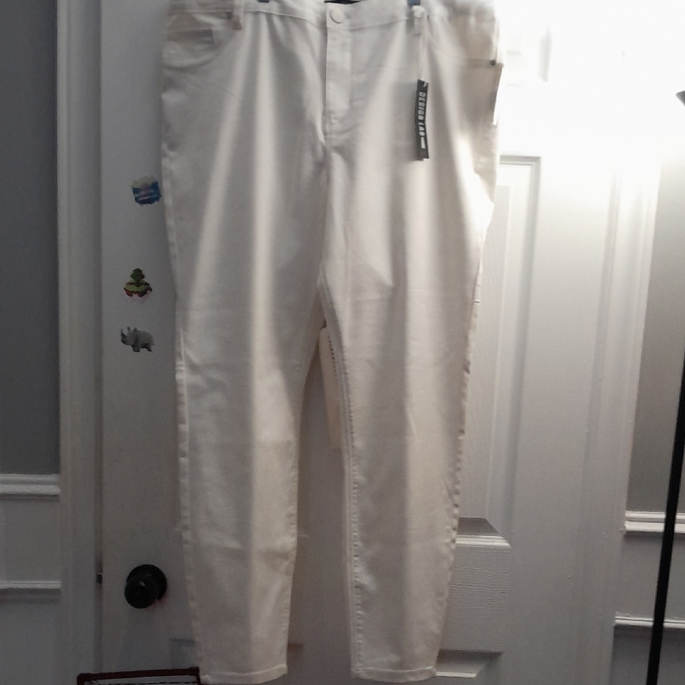 NWT Lord & Taylor Design Lab White Strtchy Jeans